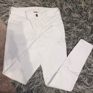 White American Eagle jean